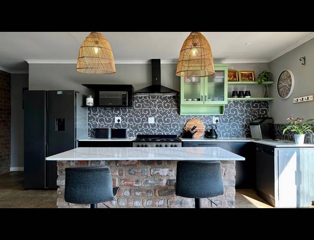 7 BEDROOM HOUSE FOR SALE IN HILTON CENTRAL